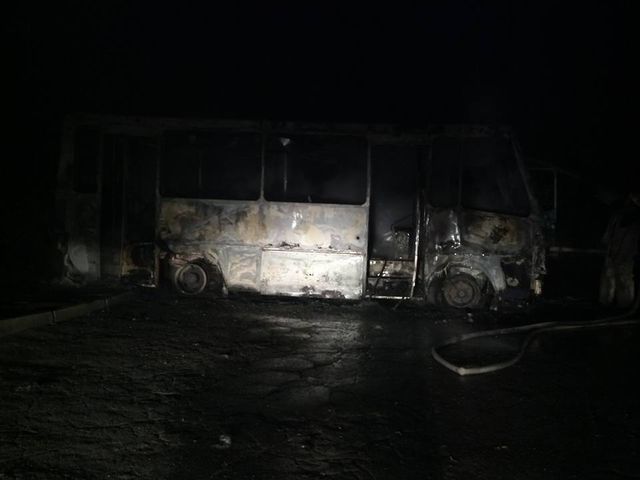 Сгорел автобус "Донбасса". Фото: Елена Волкова