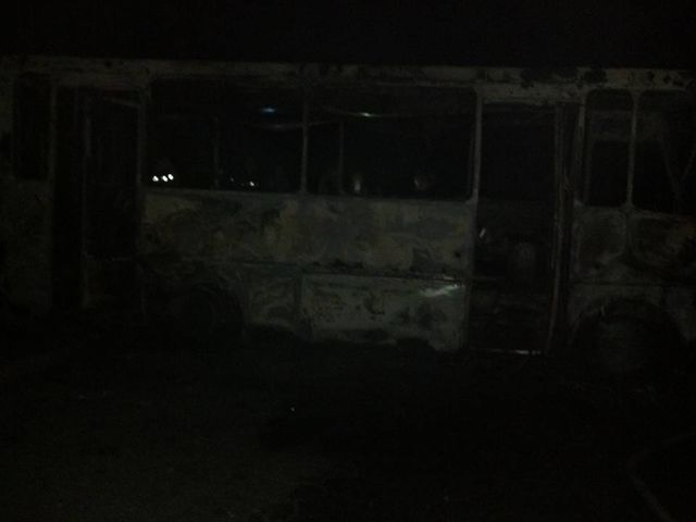 <p>Згорів автобус "Донбасу". Фото: Олена Волкова</p>