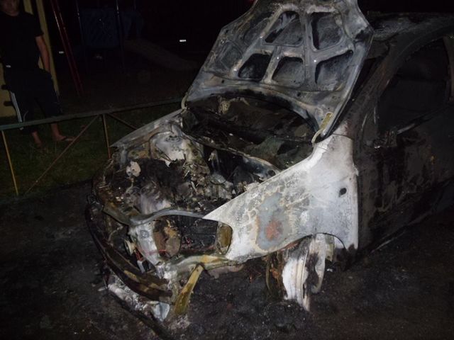 Ночью в Киеве неизвестные поджигали машины. Фото: пресс-служба ГоСЧС в Киеве