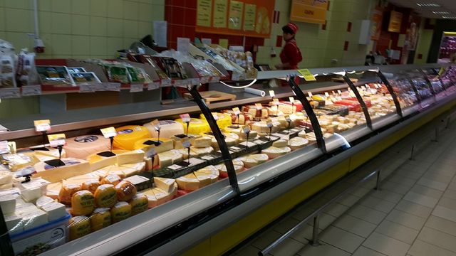 Супермаркет и рынок в Симферополе. Фото: Фейсбук
