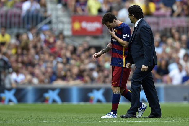 Лео Месси получил травму. Фото AFP