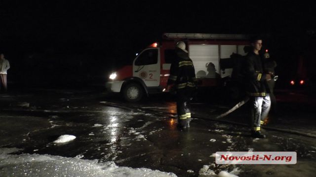 В Николаеве прямо на заправке загорелся бензовоз — сгорела АЗС и два автомобиля