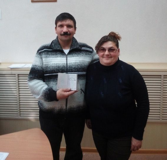 Олег с новым паспортом и будущей женой