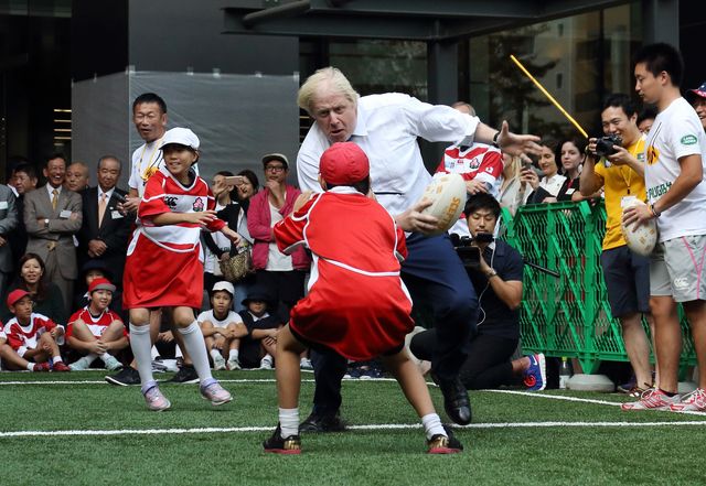 Мэр Лондона сыграл в регби.  Фото: AFP