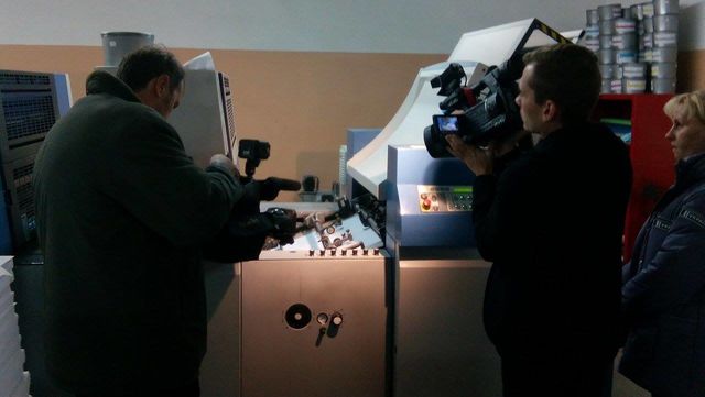 <p><span>У друкарні триває робота, фото Антон Комаров / Сегодня</span></p>