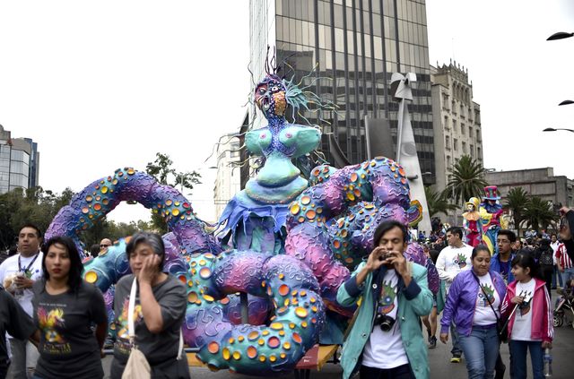 В столице Мексике прошел парад фантастических существ. Фото: AFP