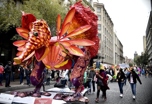 В столице Мексике прошел парад фантастических существ. Фото: AFP