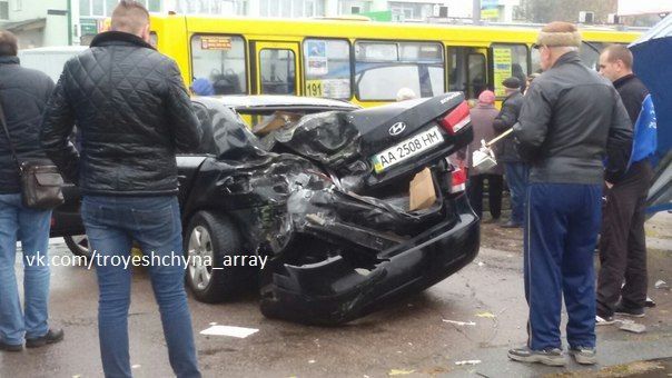 <p>Аварія на Троєщині. Фото: vk.com/troyeshchyna_array</p>