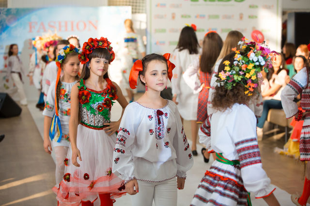 Маленькие украинцы. Украинская детская моды. Маленький украинец.