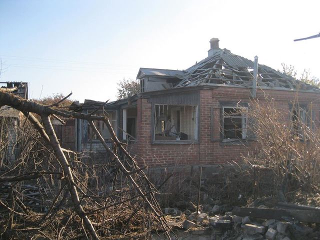 В городе разрушены десятки домов. Фото: Фейсбук