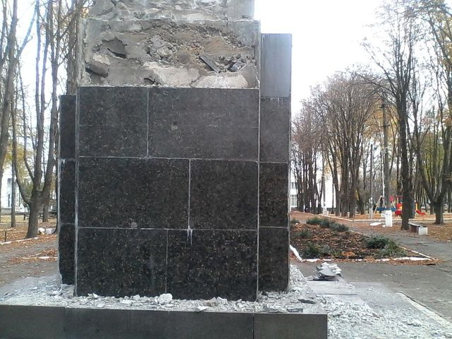 Ленина снесли в Волновахе. Фото: соцсети