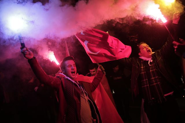 В Турции проходят протесты из-за победы партии Эрдогана, фото AFP