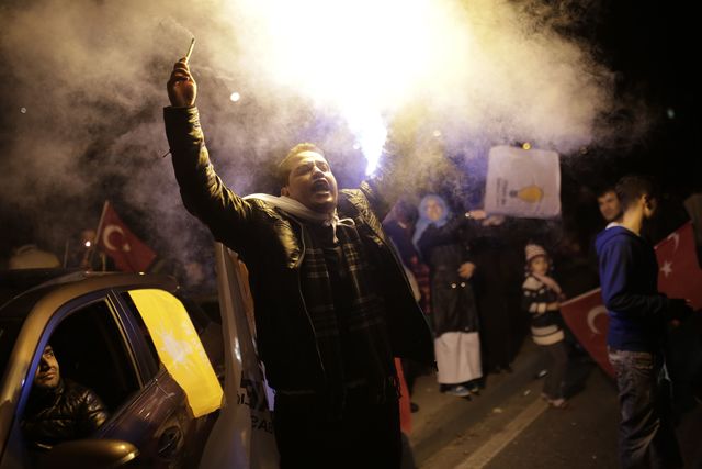 В Турции проходят протесты из-за победы партии Эрдогана, фото AFP