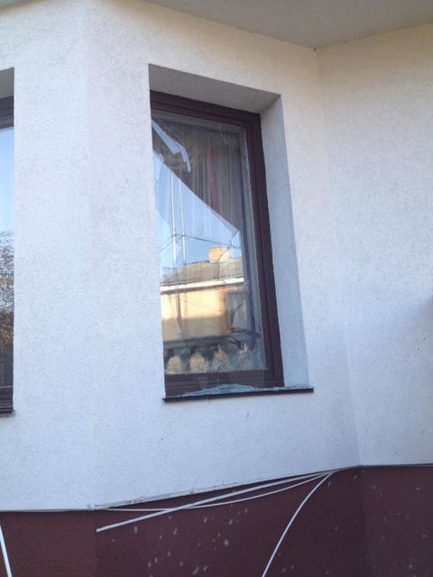 В доме Анатолия Юхименко выбиты окна. Фото: А.Мыколайчук