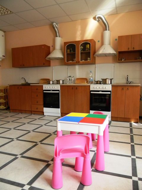 Кухня. Пожилиці центру зможуть готувати собі і дітям самі. Фото: М. Крижанівська