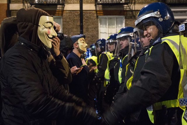 <p>У центрі Лондона проходить "Марш мільйона масок", фото AFP</p>