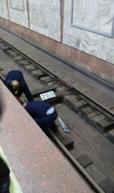 Парень неожиданно бросился под колеса поезда. Фото: kharkov_city_ua, vk.com/h_kharkov
