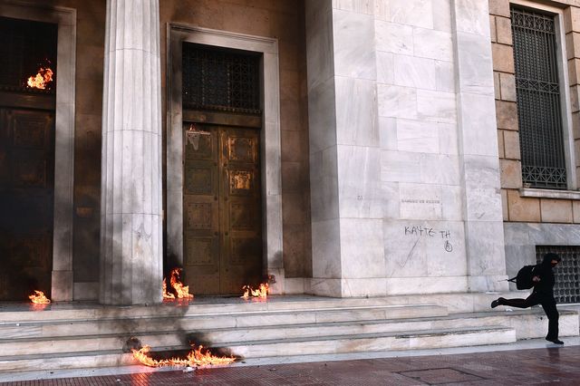 <p>В Афінах триває акція протесту. Фото: AFP</p>