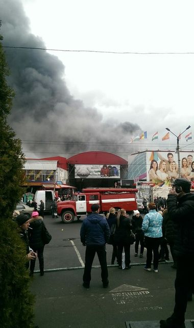 Пожар на "Барабашово". Фото: /vk.com/h_kharkov,  vk.com/kharkov_city_ua, Е.Волкова