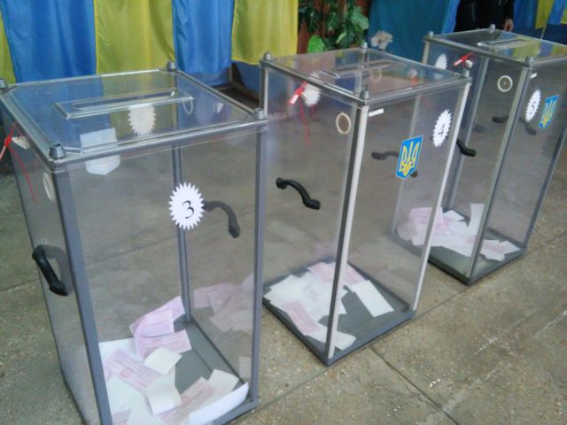 В Павлограде проголосовали кандидаты в мэры