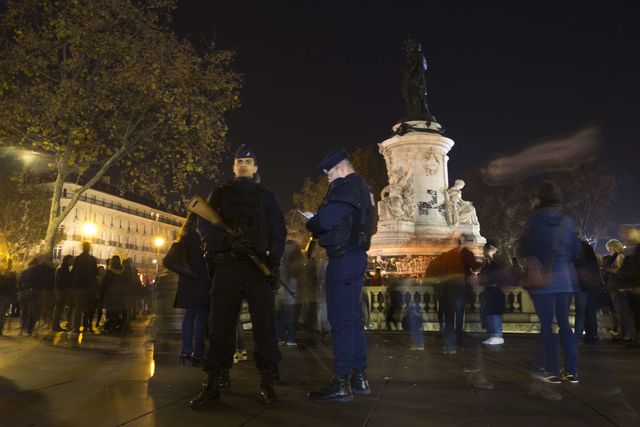 <p>На вулиці Парижа вивели багато поліції. Фото: AFP</p>