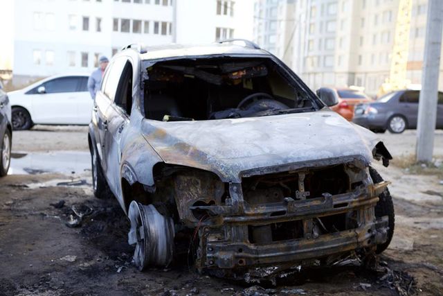 Неизвестные подожгли автомобиль депутата. Фото: пресс-служба