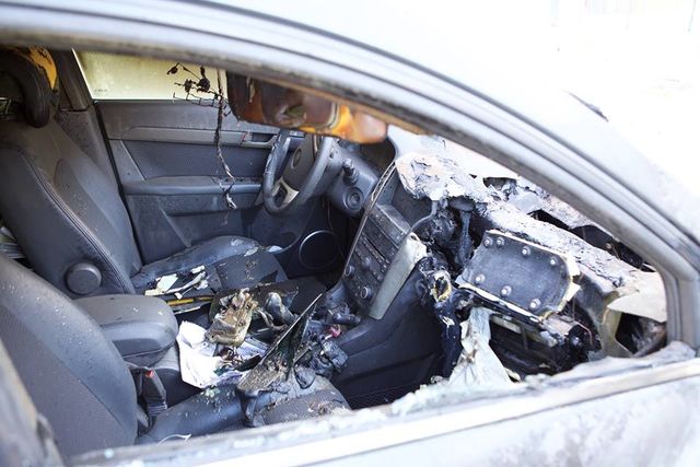 Неизвестные подожгли автомобиль депутата. Фото: пресс-служба
