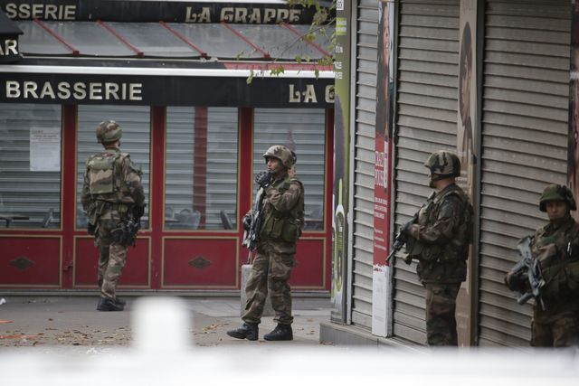 <p>Спецоперація в Парижі. Фото: AFP</p>