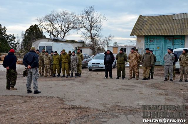 <p>На кордон Криму прибули чергові бійці "Правого сектору". Фото: Фейсбук</p>