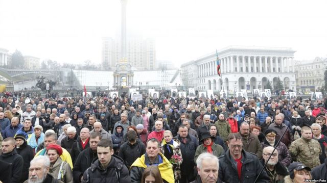 На Майдане проходит вече. Фото: Радио Свобода, соцсети