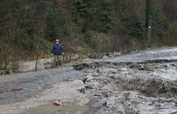 <p><span>У Закарпатській області через сильні дощі 20 листопада розпочався паводок. Фото zakarpattya.net.ua</span></p>