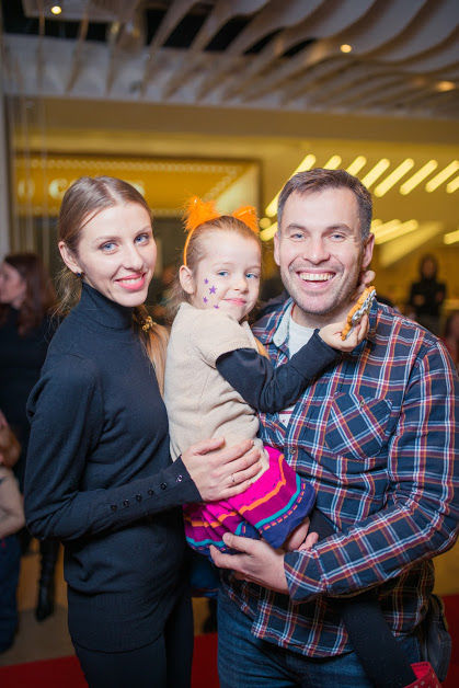 Геннадій Попенко з сім'єю. Фото: прес-служба "Оскар"