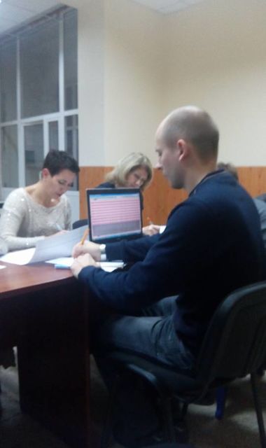 <p><span>Комісія в Маріуполі продовжує роботу, фото А.Комаров / Facebook</span></p>
