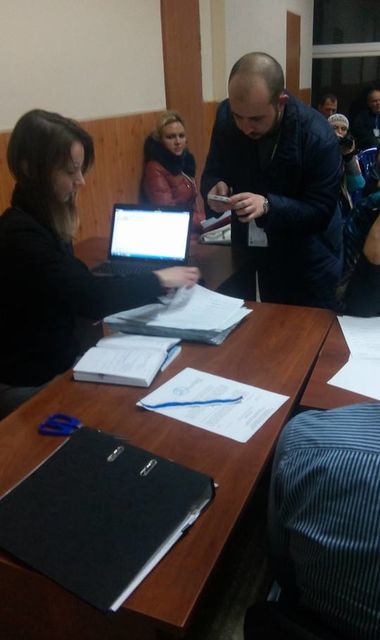 Комиссия в Мариуполе продолжает работу, фото А.Комаров/Facebook