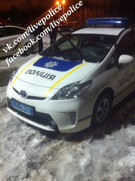 <p>Сніг впав на поліцейське авто. Фото: vk.com/livepolice</p>