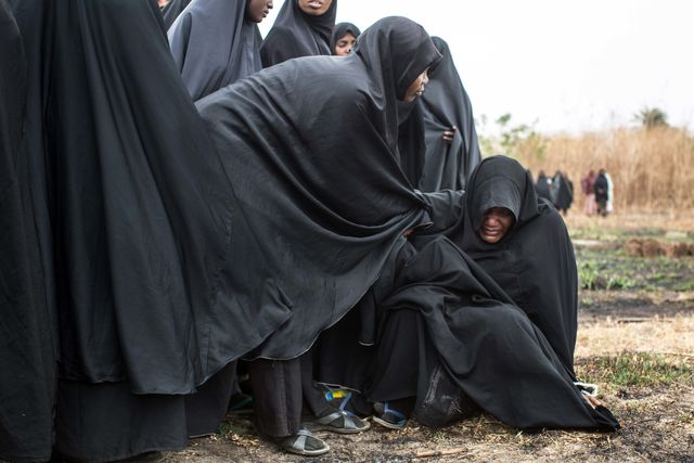 Кадун, Нигерия.  Женщины на похоронах молодого студента, убитого во время столкновений с солдатами. Фото: AFP