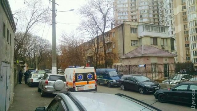 В Одессе угрожали взорвать гранату. Фото: dumskaya.net и odessa-life.od.ua