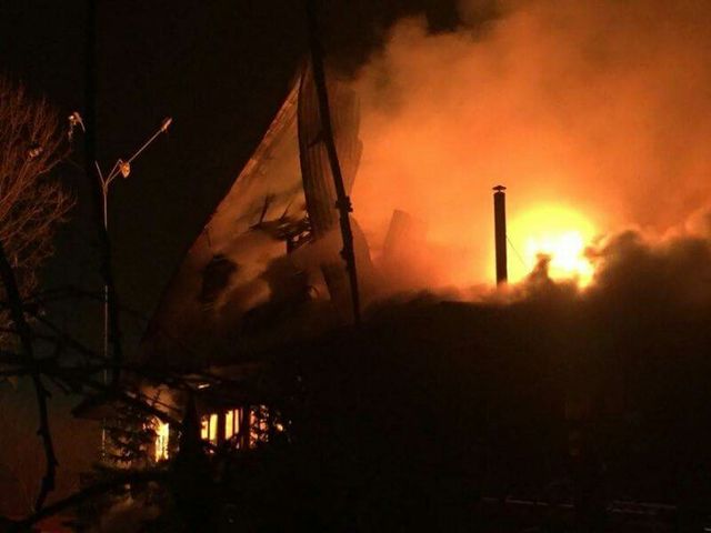 В Киеве горит ресторан "Млын", фото rbc.ua