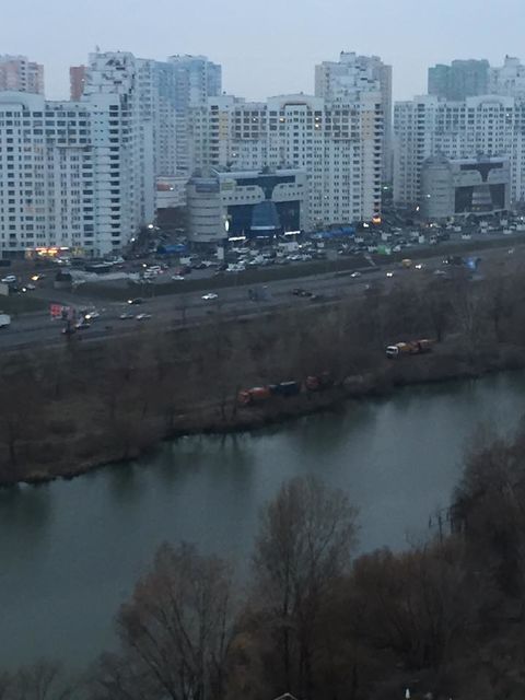 В Киеве засыпают водоем. Фото: Фейсбук
