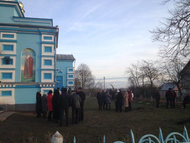 В Ровенской области пытаются захватить храм. Фото: В.Мыколайчук