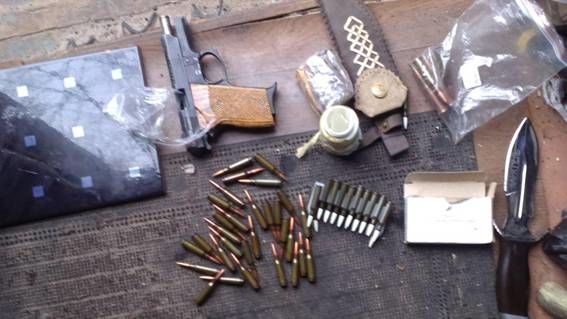 В Борисполе правоохранители изъяли оружие и наркотики