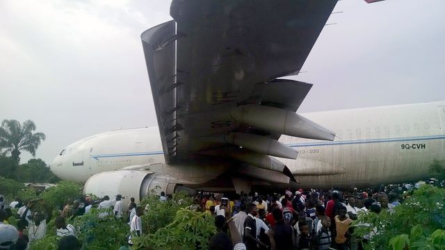В Конго произошла катастрофа грузового самолета Airbus A310. Погибли пять человек. Причиной трагедии стали погодные условия. Воздушное судно принадлежало авиакомпании Air Services. Фото: AFP