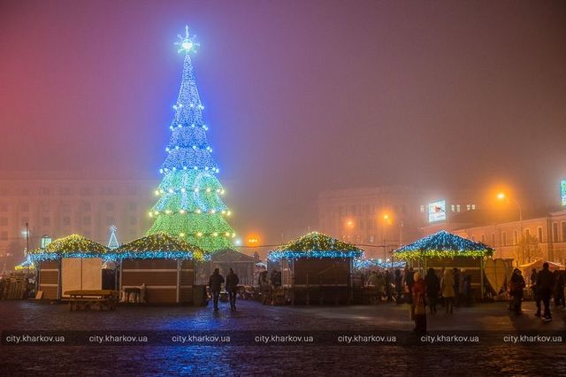 На площади. Ярмарка, домик Деда Мороза и самая высокая елка Украины. Фото: city.kharkov.ua