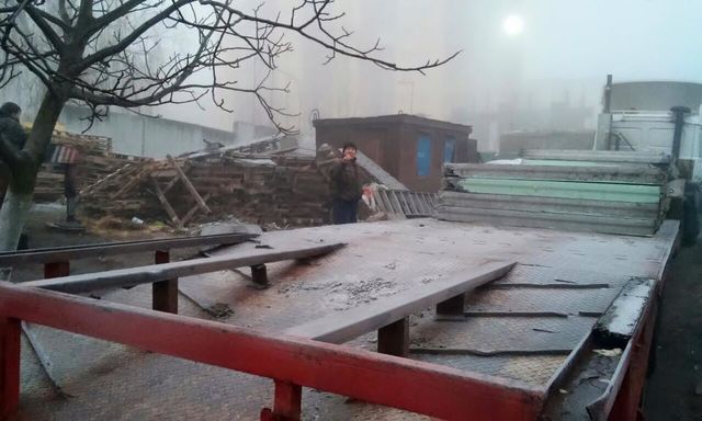 <p>Знесення паркану на Булгакова. Фото: facebook.com/ivan.klipa</p>