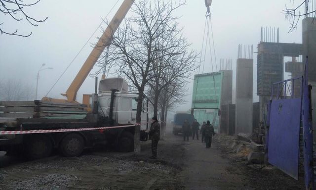 <p>Знесення паркану на Булгакова. Фото: facebook.com/ivan.klipa</p>