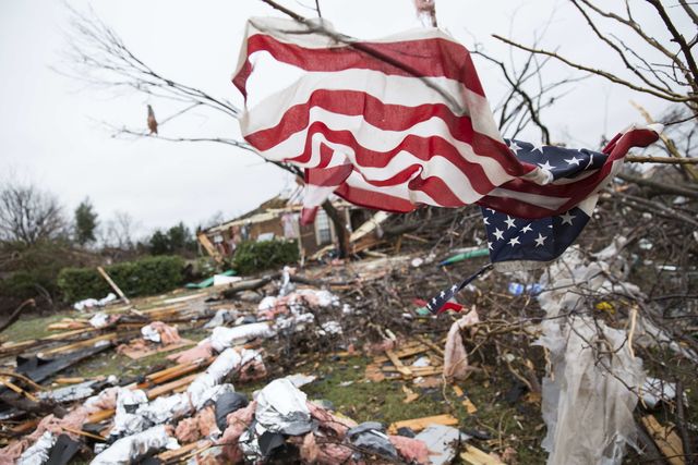 Сильный шторм разрушил дома в США. Фото: AFP