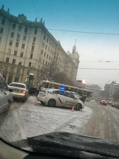 Снег парализовал город. Фото: соцсети