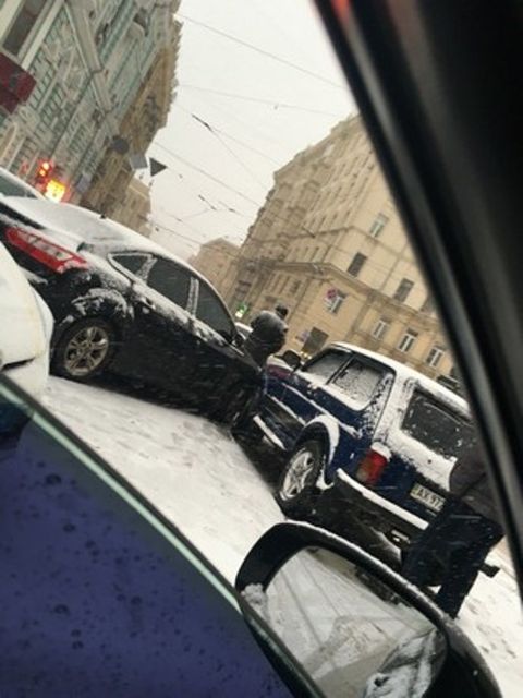 Снег парализовал город. Фото: соцсети