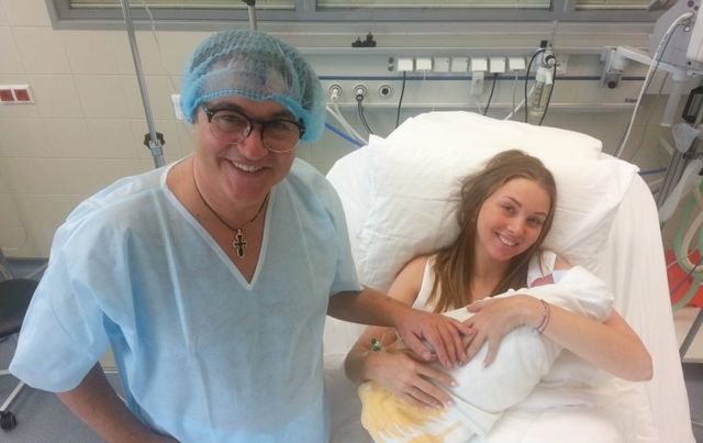 27 мая в пятый раз стал отцом телеведущий Дмитрий Дибров. Четвертая жена Полина родила ему сына. Мальчика назвали Ильей.<br />
Фото: Instagram