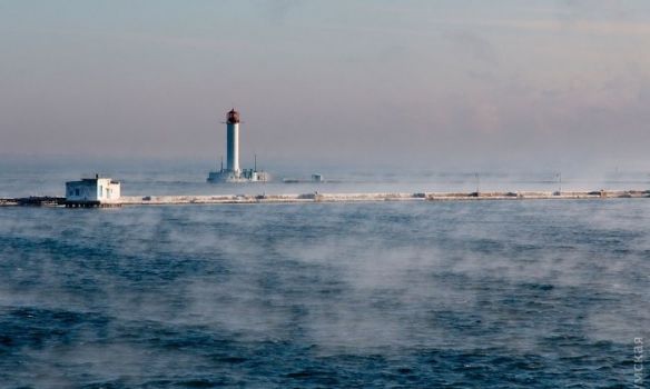 <p>В Одесі через різке похолодання "закипіло" море. Фото: Думская.net</p>